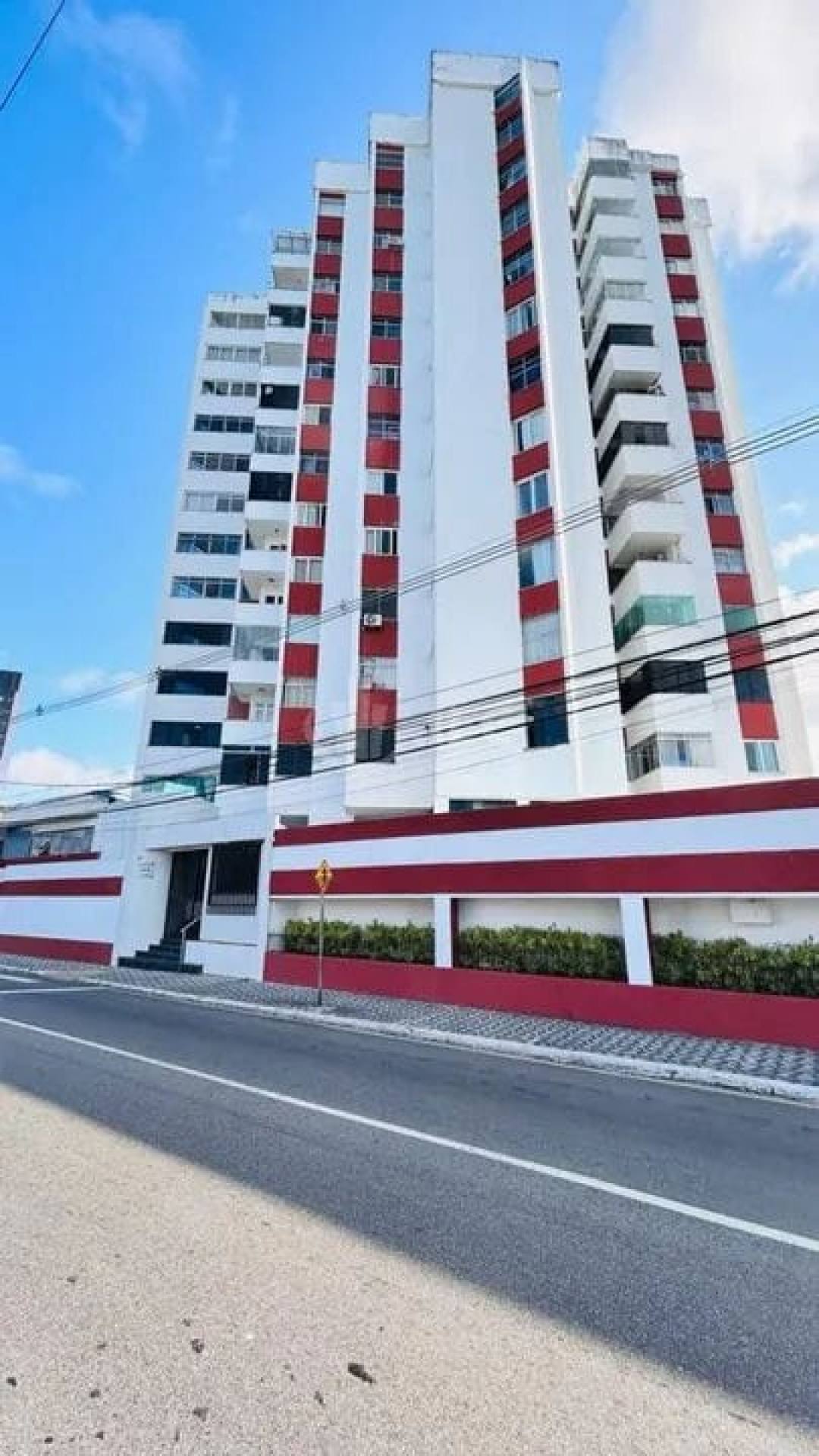Condomínio Edifício Iate Apartamento a Venda
