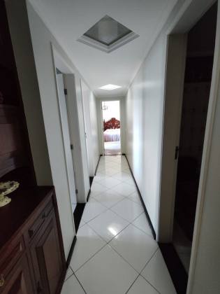 Condomínio Edifício Iate Apartamento a Venda