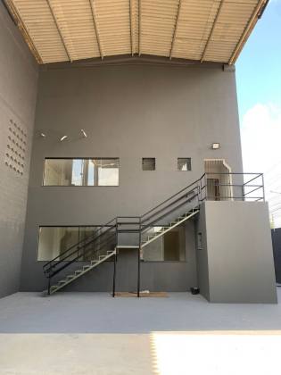 Prédio Comercial a Venda 600m²  em Três Pavimentos Na Avenida Oswaldo Aranha.