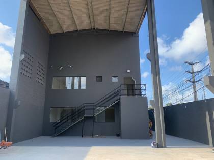 Prédio Comercial a Venda 600m²  em Três Pavimentos Na Avenida Oswaldo Aranha.