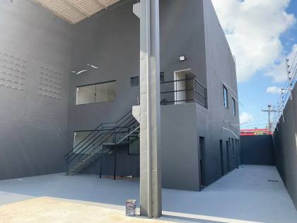 Prédio Comercial a Venda 600m²  em Três Pavimentos Na Avenida Oswaldo Aranha.