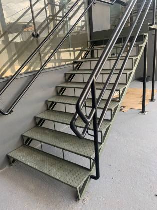 Prédio Comercial a Venda 600m²  em Três Pavimentos Na Avenida Oswaldo Aranha.