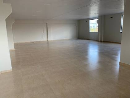 Prédio Comercial a Venda 600m²  em Três Pavimentos Na Avenida Oswaldo Aranha.