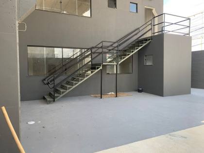 Prédio Comercial a Venda 600m²  em Três Pavimentos Na Avenida Oswaldo Aranha.