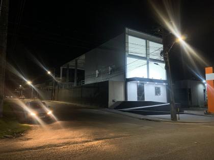 Prédio Comercial a Venda 600m²  em Três Pavimentos Na Avenida Oswaldo Aranha.