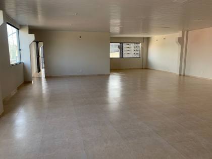 Prédio Comercial a Venda 600m²  em Três Pavimentos Na Avenida Oswaldo Aranha.