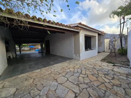 Casa No Mosqueiro a Venda com 4 quartos  Sendo 1 suíte