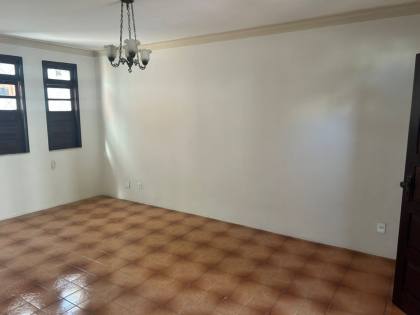 Casa  263m² a Venda com 4 Quartos 2 Suítes 2 Vagas de Garagem no Bairro Suíssa