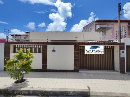Casa 280M² À Venda No Bairro Grageru Com 3 Quartos 1 Suíte