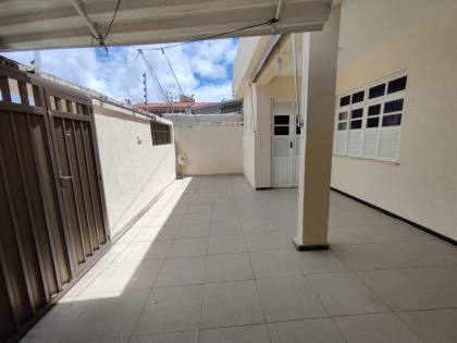 Casa 280M² À Venda No Bairro Grageru Com 3 Quartos 1 Suíte