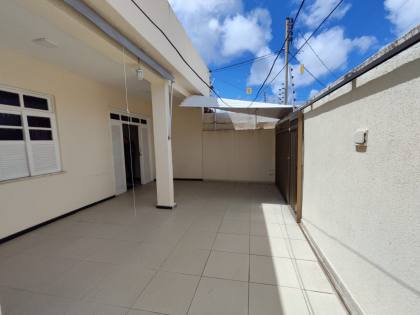 Casa 280M² À Venda No Bairro Grageru Com 3 Quartos 1 Suíte