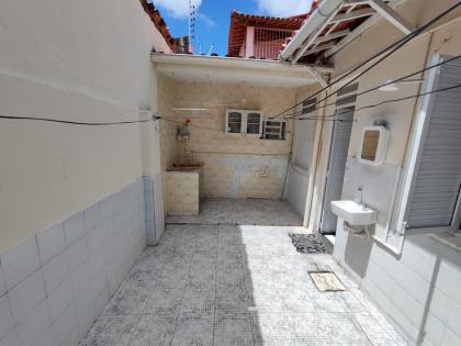 Casa 280M² À Venda No Bairro Grageru Com 3 Quartos 1 Suíte