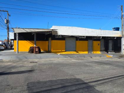 Casa e Ponto Comercial a venda Bairro Farolândia