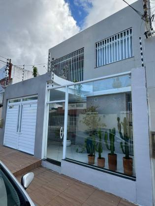 Oportunidade Única - Imóvel Comercial/Residencial de Luxo!