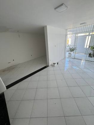 Oportunidade Única - Imóvel Comercial/Residencial de Luxo!