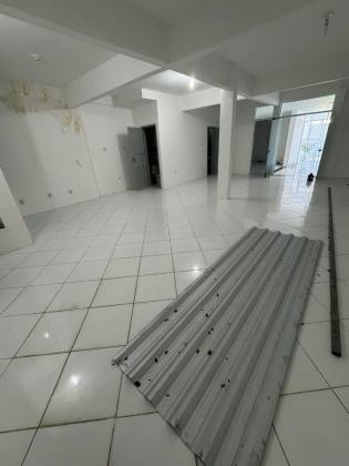 Oportunidade Única - Imóvel Comercial/Residencial de Luxo!