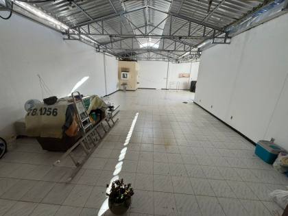 Oportunidade Única - Imóvel Comercial/Residencial de Luxo!