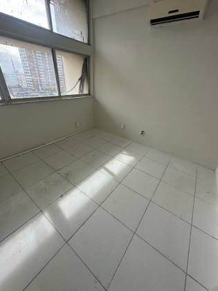 Alugo 1 Sala Comercial 6º Andar no Edifício Oviêdo Teixeira - Bairro Centro