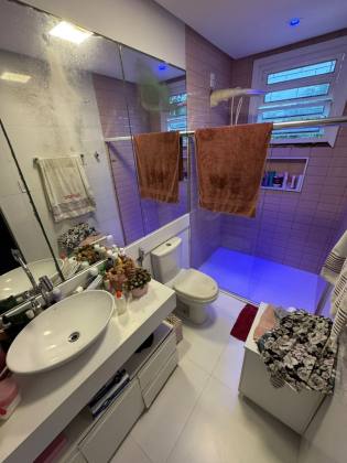 Casa de Esquina à Venda na Farolândia – Espaçosa, Bem Localizada e Pronta para Morar ou Ampliar