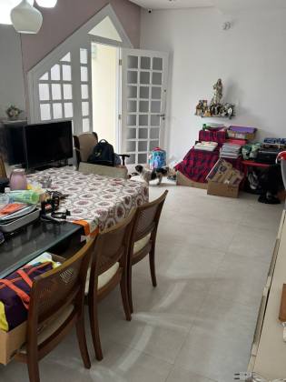 Casa de Esquina à Venda na Farolândia – Espaçosa, Bem Localizada e Pronta para Morar ou Ampliar