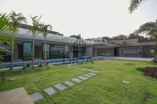 Casa de Condomínio Para Vender com 4 quartos 4 suítes no bairro Vicente Pinzon em Fortaleza