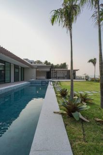 Casa de Condomínio Para Vender com 4 quartos 4 suítes no bairro Vicente Pinzon em Fortaleza