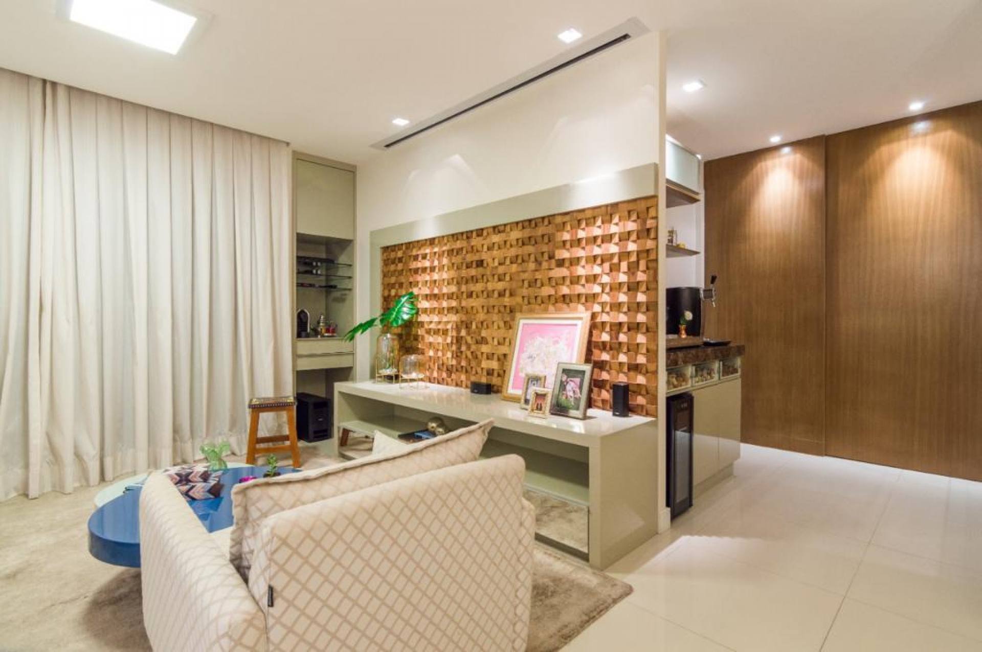 Apartamento Para Vender com 3 quartos 3 suítes no bairro Guararapes em Fortaleza