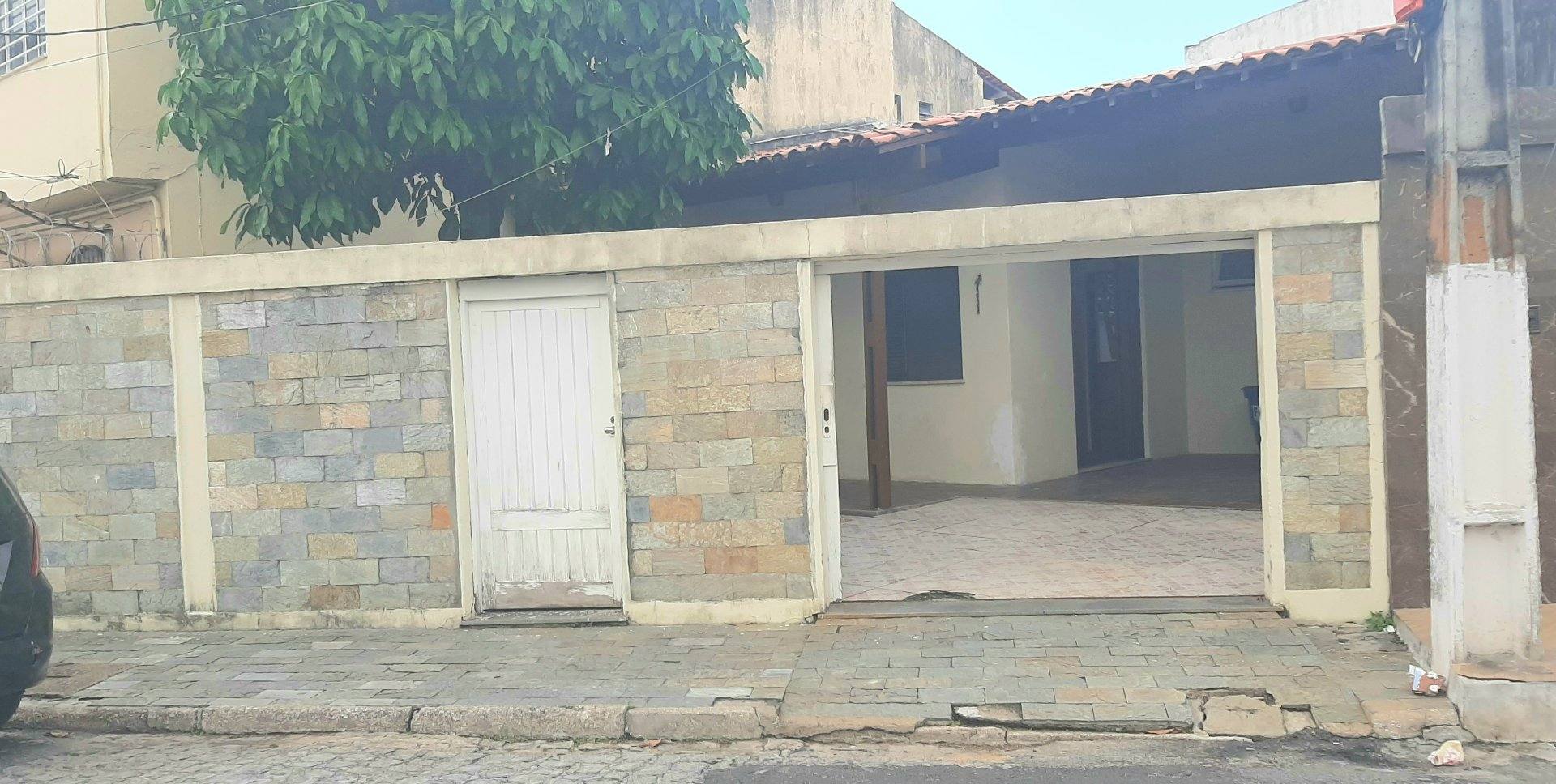 CASA NO BAIRRO LUZIA