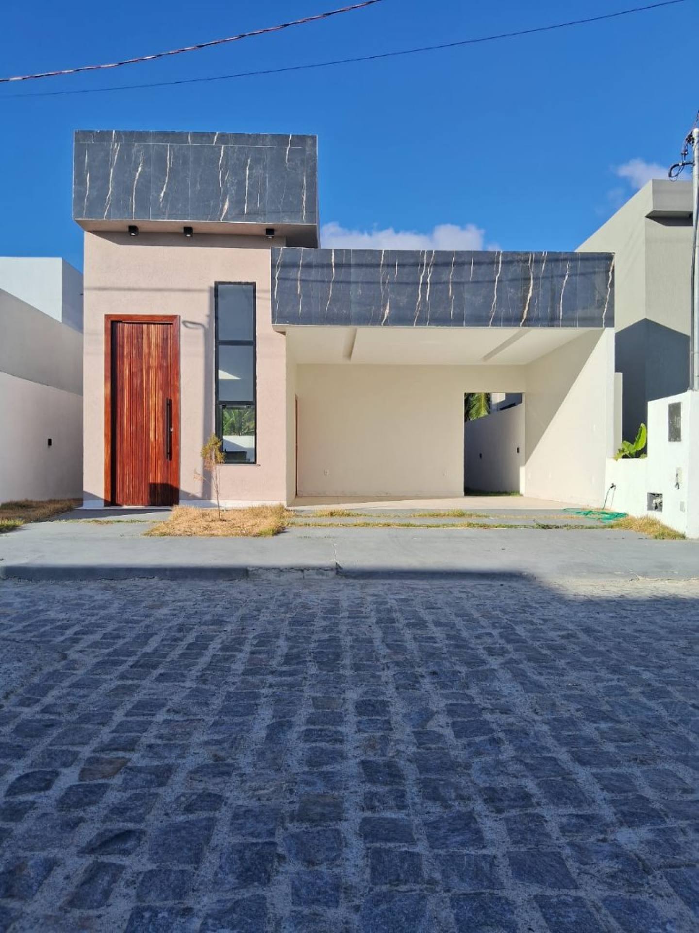 Excelente Casa 3/4 em condomínio - L.C