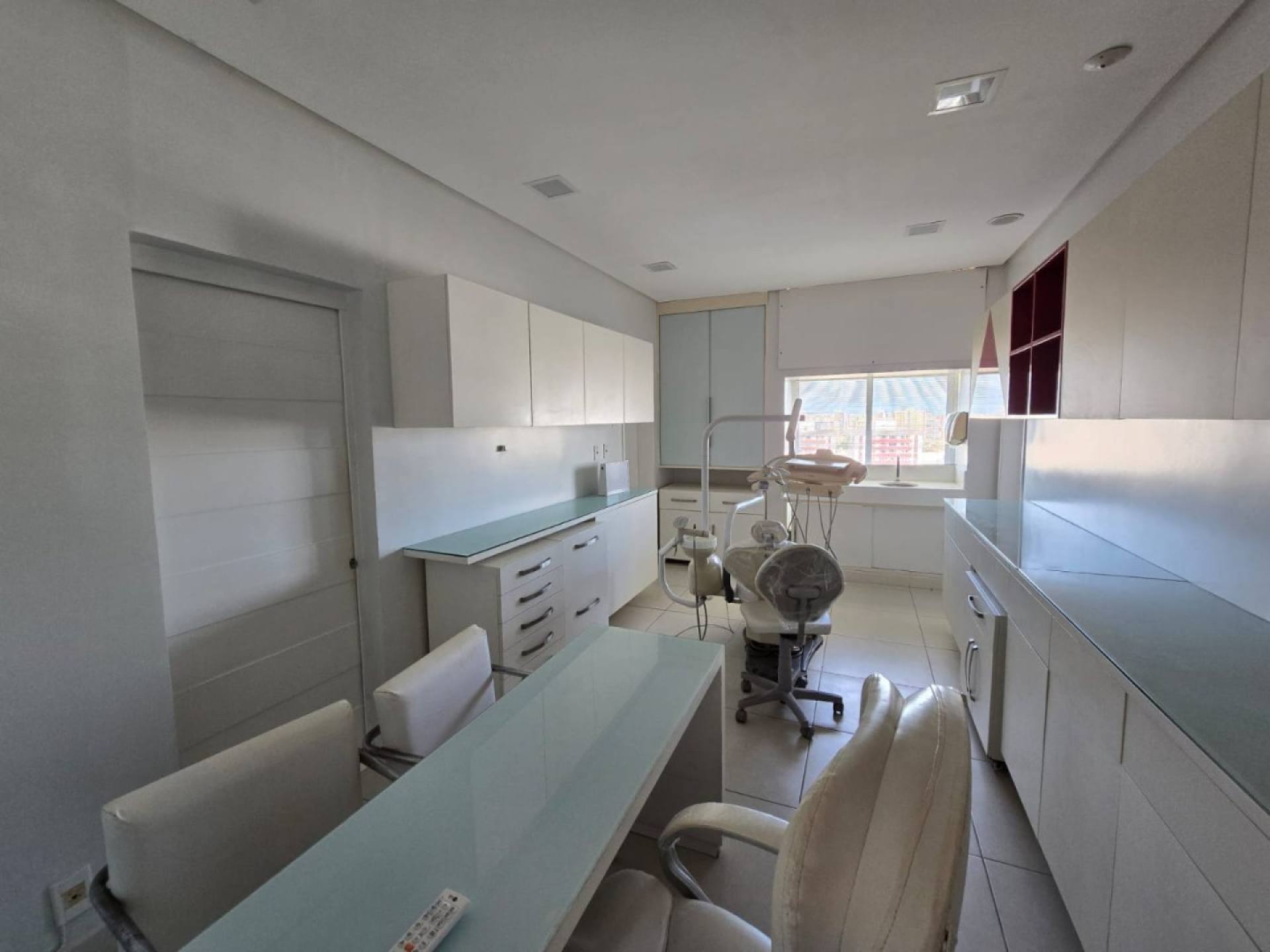 Aluga-se DUAS Salas Comerciais no Centro Odontológico – Tobias Barreto