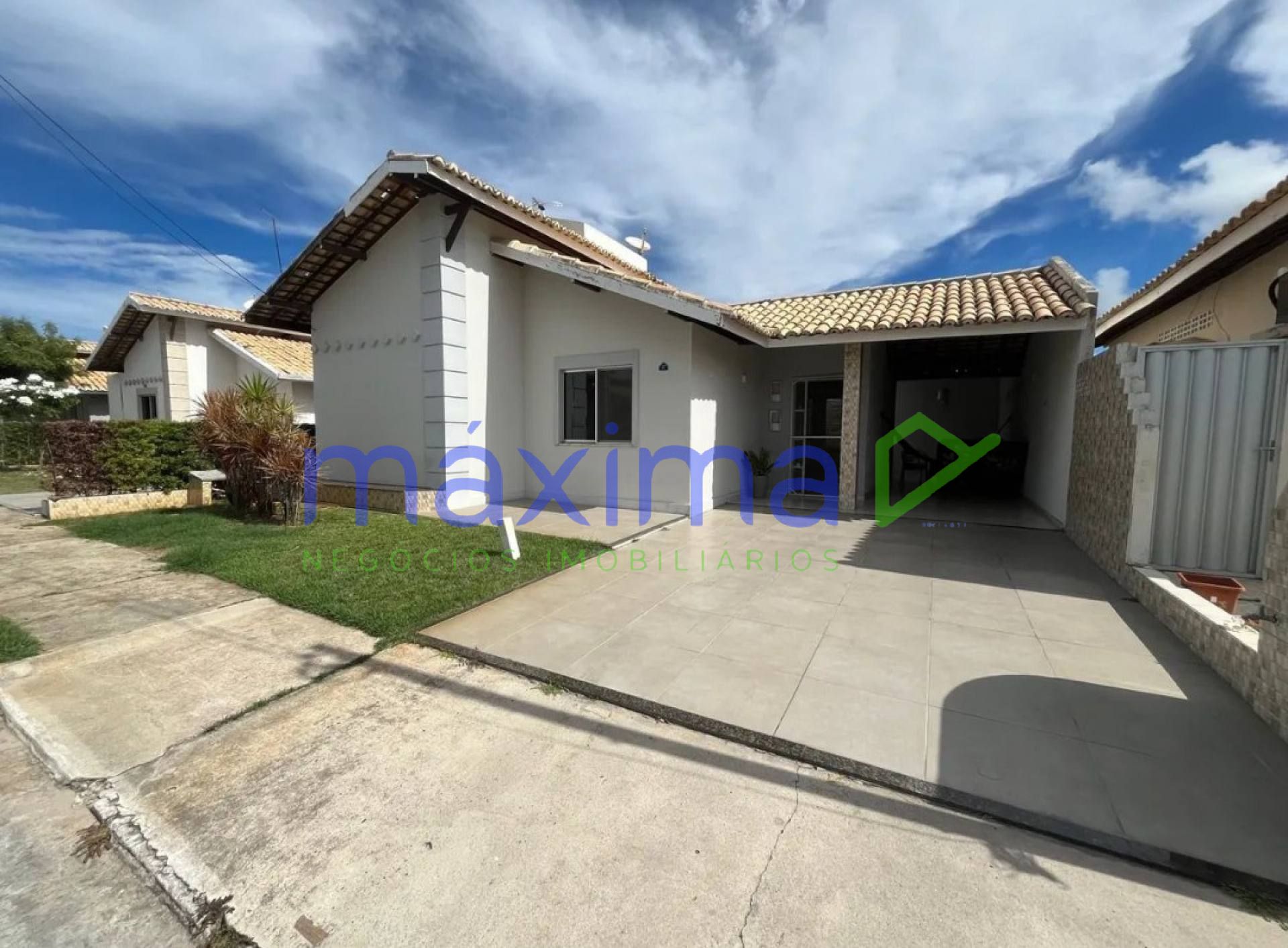 Oportunidade Incrível no Bairro Aeroporto! Casa à Venda em Condomínio Fechado com Clube Privativo!