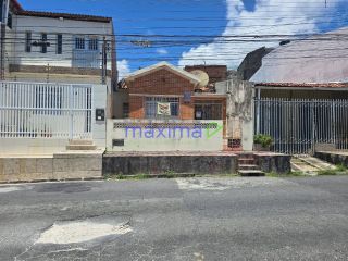 CASA AMPLA E BEM LOCALIZADA NO SANTO ANTÔNIO
