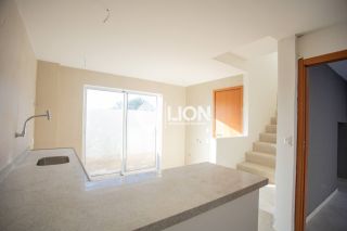 CASA PRONTA PARA MORAR – FINANCIA PELO MCMV FAIXA 4!       Conforto, localização e espaço privativo a 700m da praia!