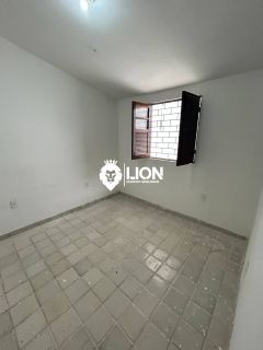 ALUGUEL – CASA ESPAÇOSA E BEM LOCALIZADA!