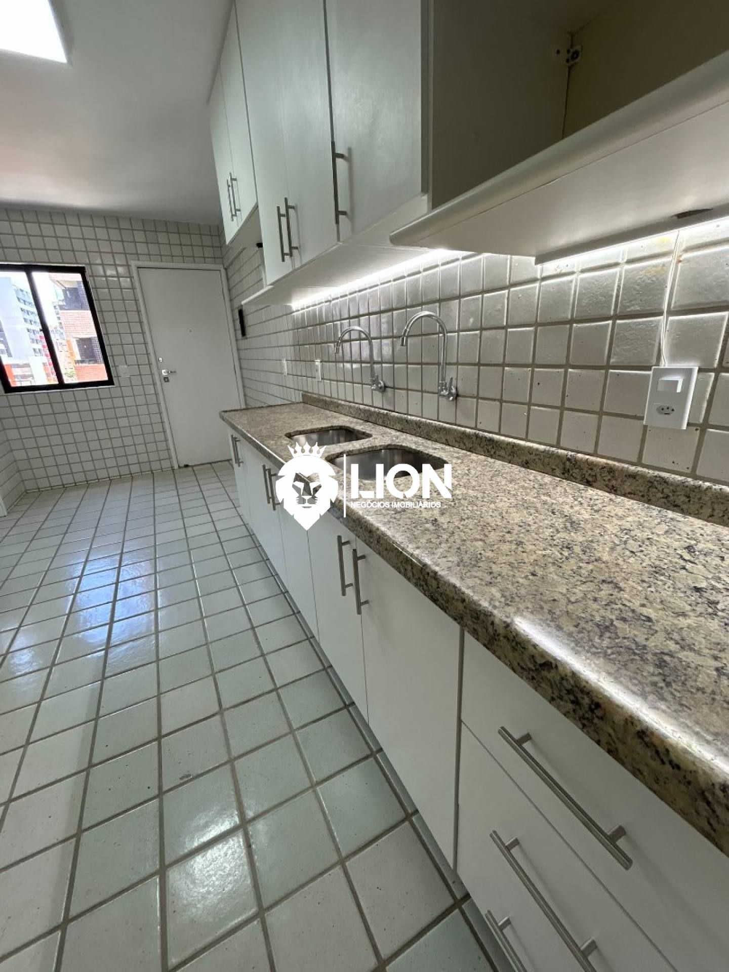 Apartamento à Venda na Ponta Verde – Localização Privilegiada e Excelente Ventilação!