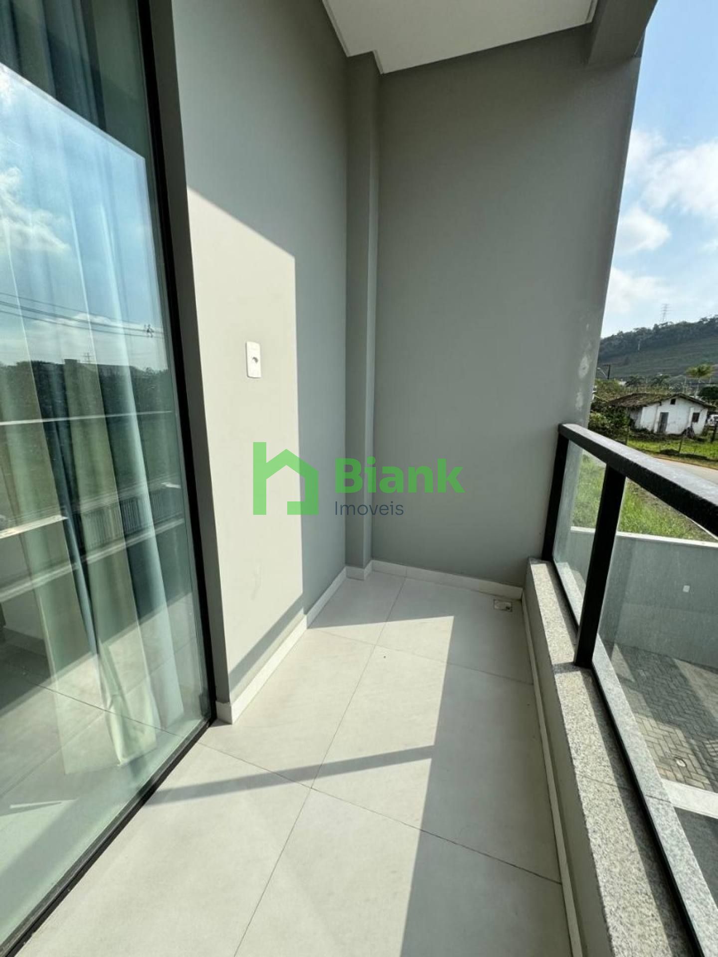 Sobrado 1 Suíte + 2 Quartos - Bairro Rio Pequeno, Camboriú.