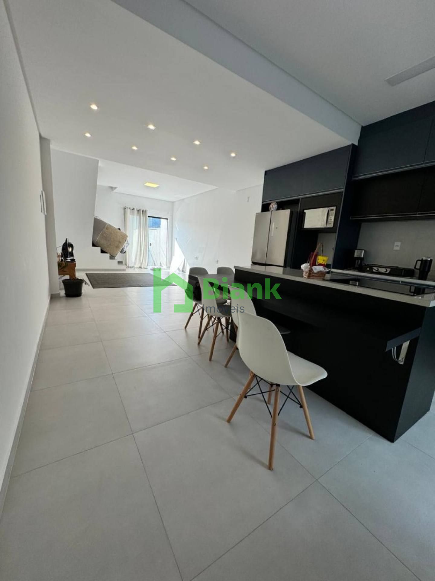 Sobrado 1 Suíte + 2 Quartos - Bairro Rio Pequeno, Camboriú.