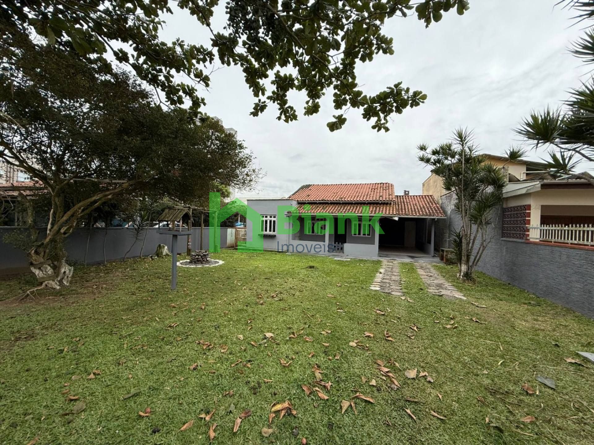 Casa à venda com 3 quartos no Centro de Navegantes – Quadra do Mar!