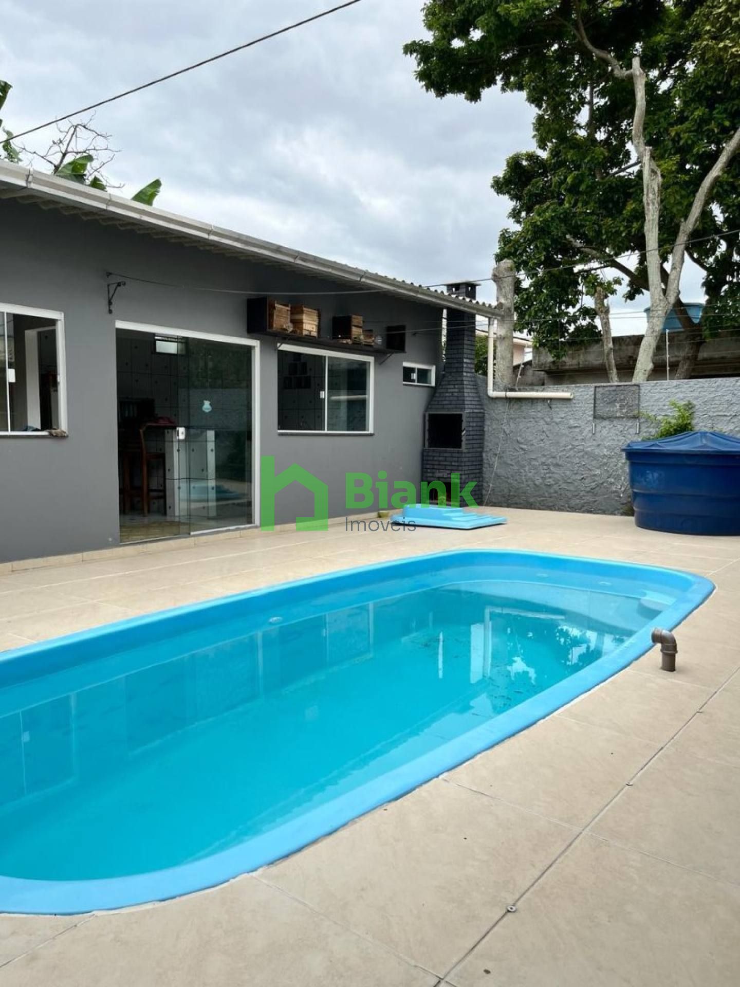 Sobrado à Venda no Centro de Navegantes – Conforto, Estrutura e Lazer!