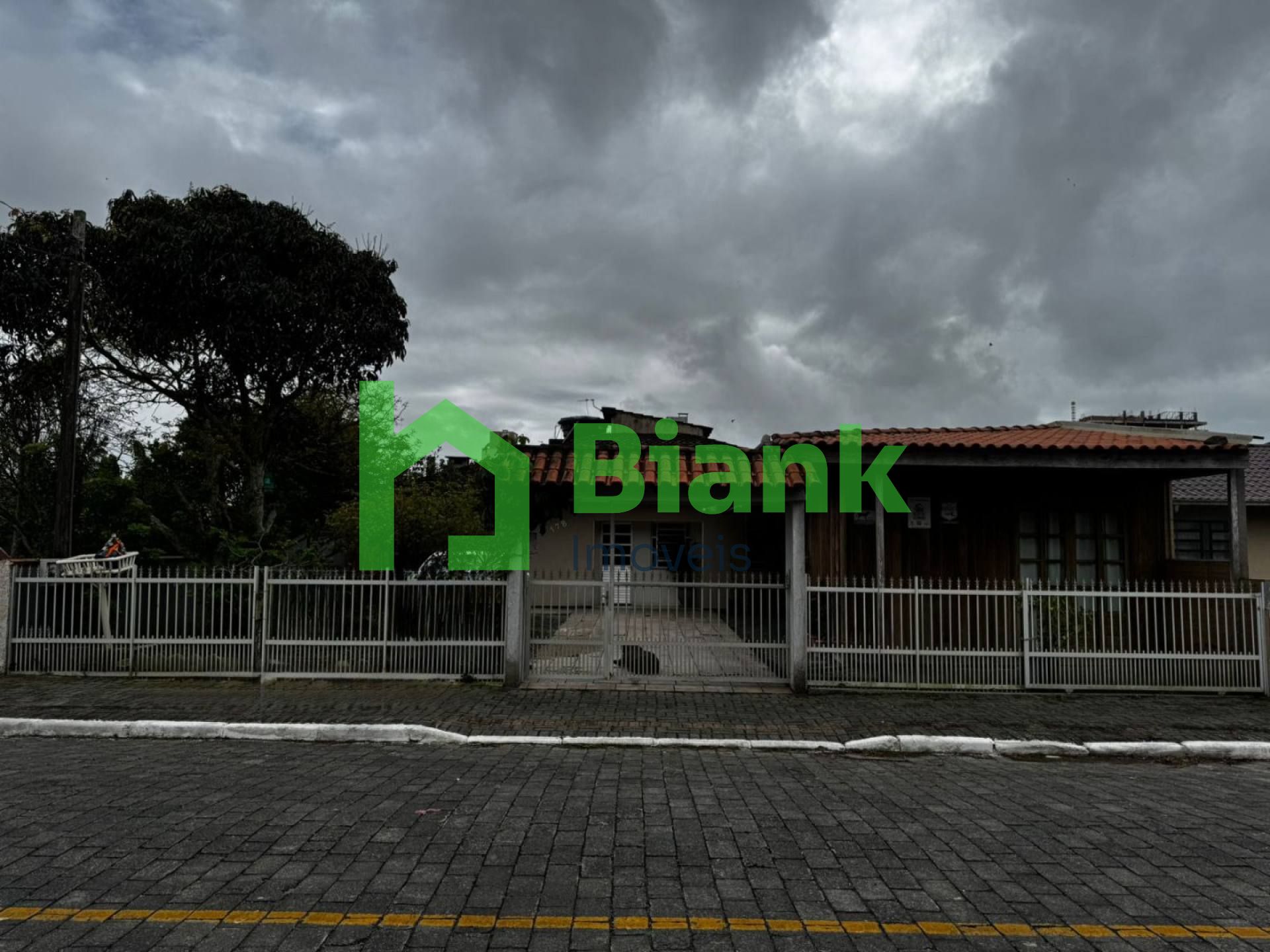 Casa à venda na Meia Praia – Navegantes, a apenas 150 metros do mar!