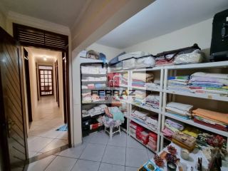 Casa á venda em ponta negra, quatro quartos, suíte, escritório,  duas dependências, piscina, churrasqueira.