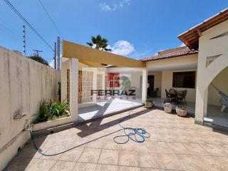 Casa á venda em ponta negra, quatro quartos, suíte, escritório,  duas dependências, piscina, churrasqueira.