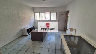 Apartamento para locação no bairro de Petrópolis, três quartos, suíte, banheiro social, cozinha, área de serviço, semimobilado