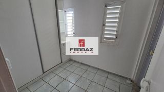 Apartamento para locação no bairro de Petrópolis, três quartos, suíte, banheiro social, cozinha, área de serviço, semimobilado