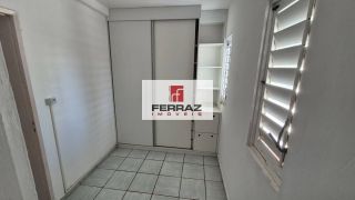 Apartamento para locação no bairro de Petrópolis, três quartos, suíte, banheiro social, cozinha, área de serviço, semimobilado