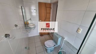 Apartamento para locação no bairro de Petrópolis, três quartos, suíte, banheiro social, cozinha, área de serviço, semimobilado