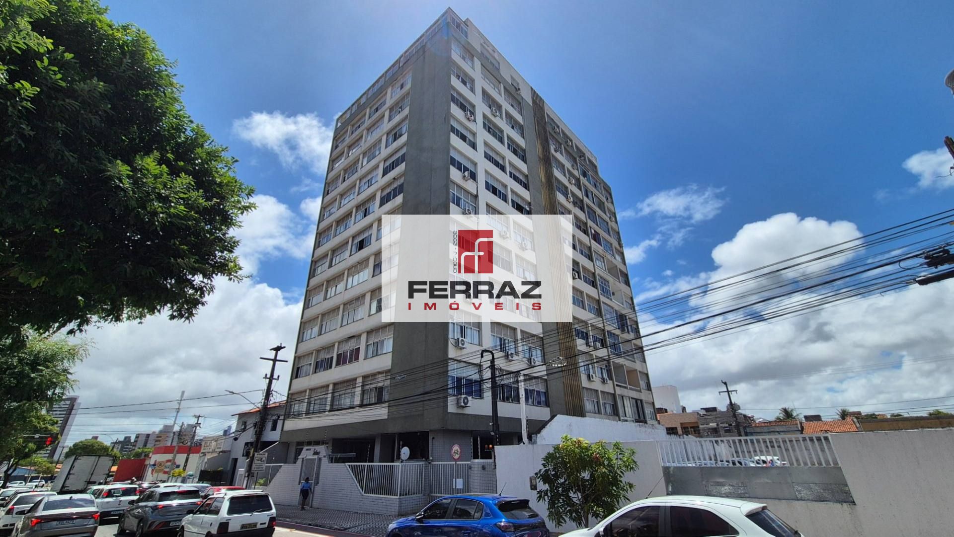 Apartamento venda cidade alta, sala ampla, dois quartos, banheiro social, cozinha, área de serviço, dependência com banheiro, elevador, portaria 24h
