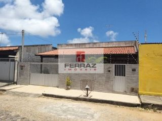 Casa à venda com três quartos, sendo duas suítes, em Nova Parnamirim - Parnamirim - RN