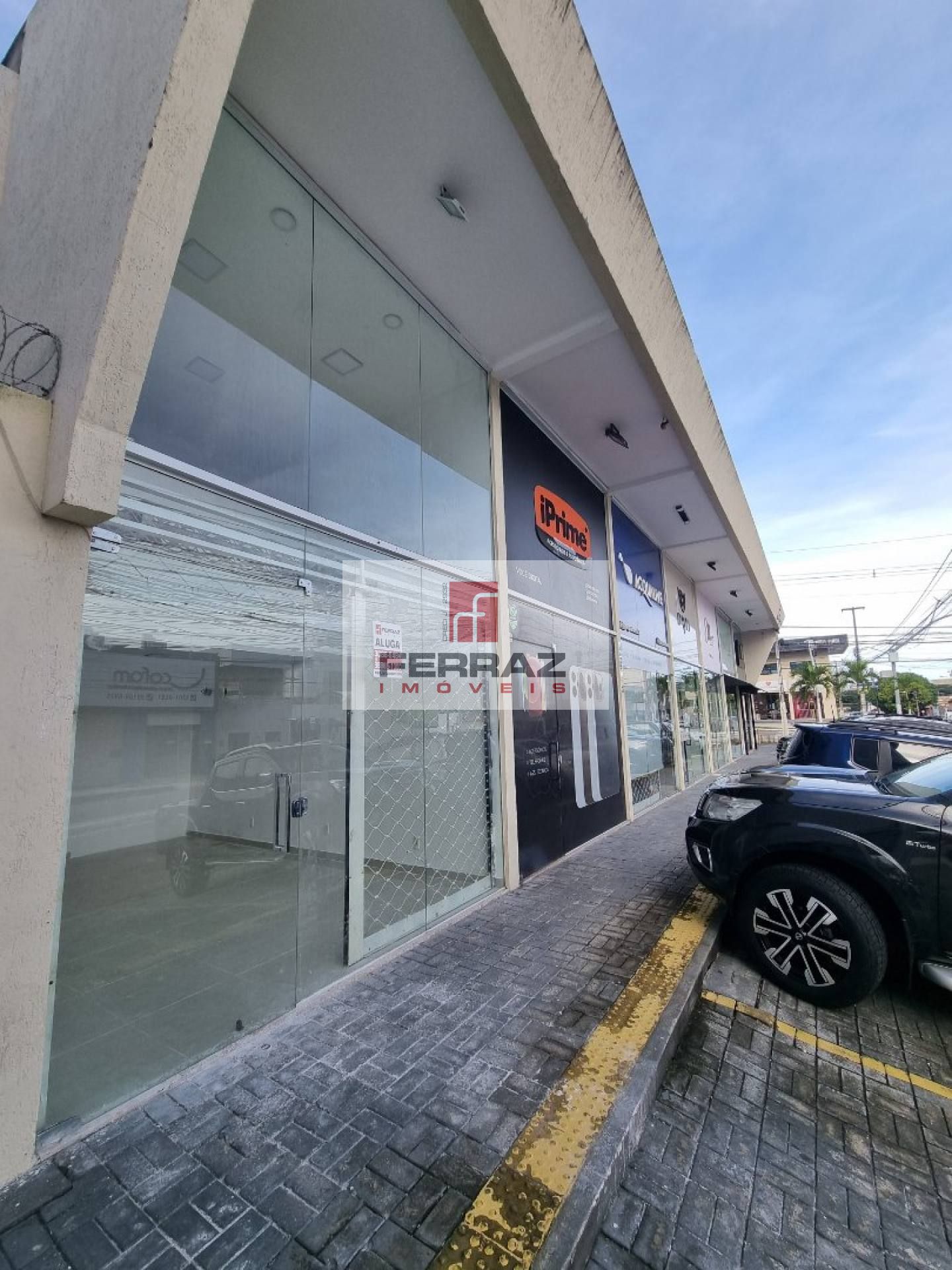 Loja para aluguel com mezanino, 27 m2, banheiro, estacionamento rotativo, próximo ao midway