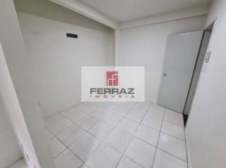 Salas comerciais em candelária. Recepção, estacionamento e wc. A partir de 20 m²